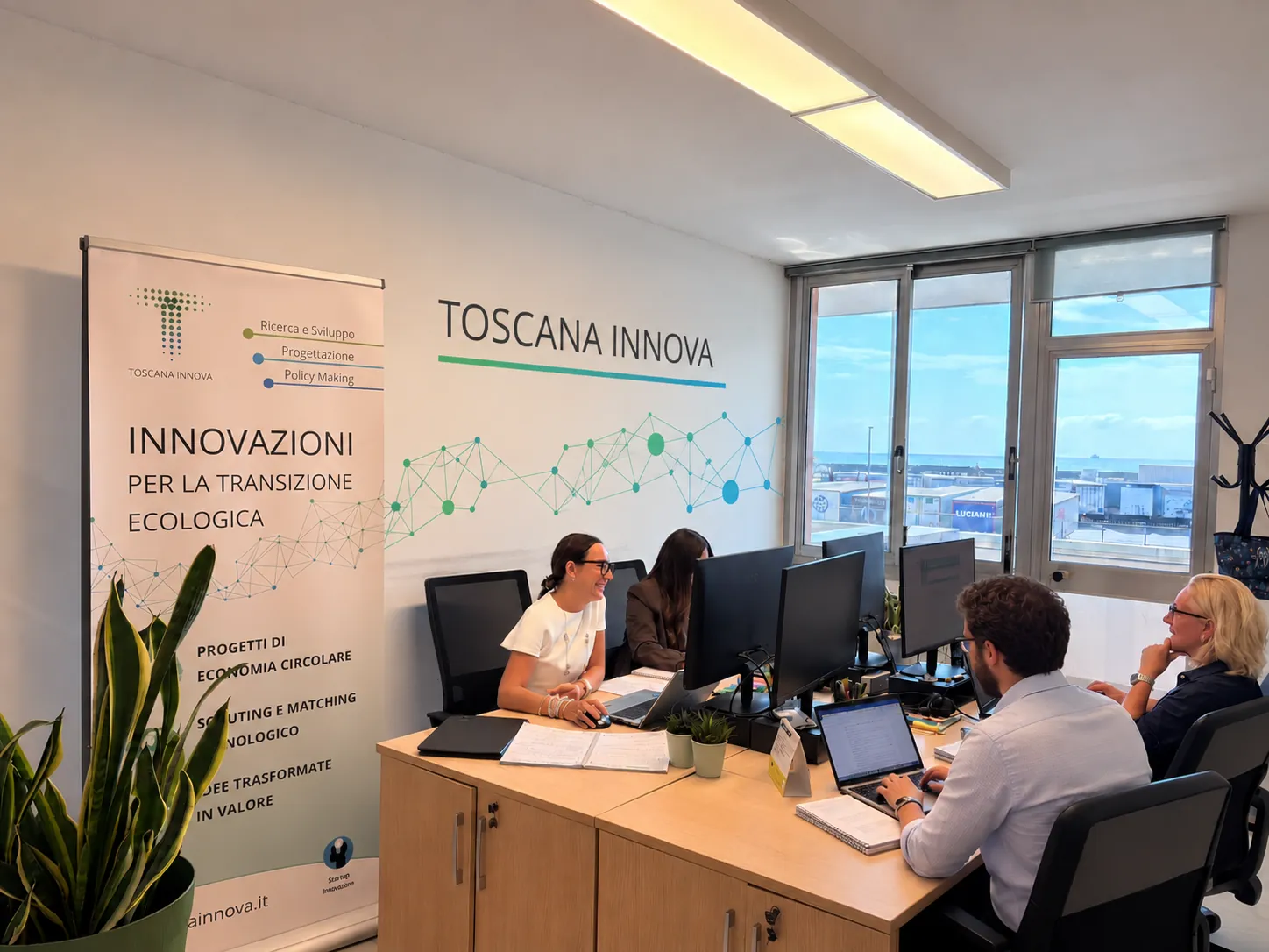 Open space di Toscana Innova con il branding aziendale